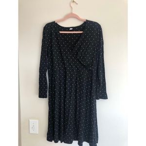 Old Navy long sleeve v-neck dress, in polka dot